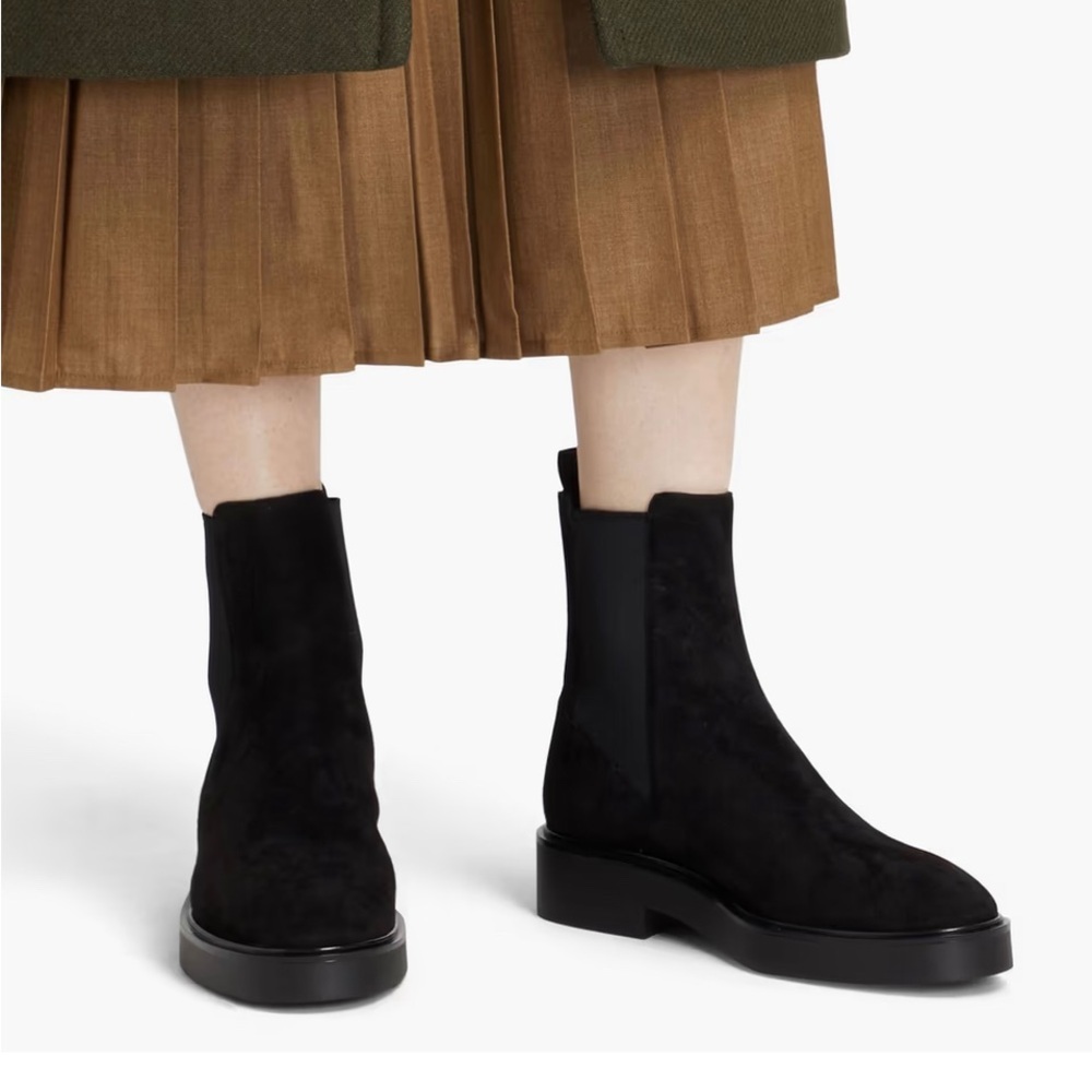 Stuart Weitzman Henley Suede Chelsea Boot In Black Suede size 11